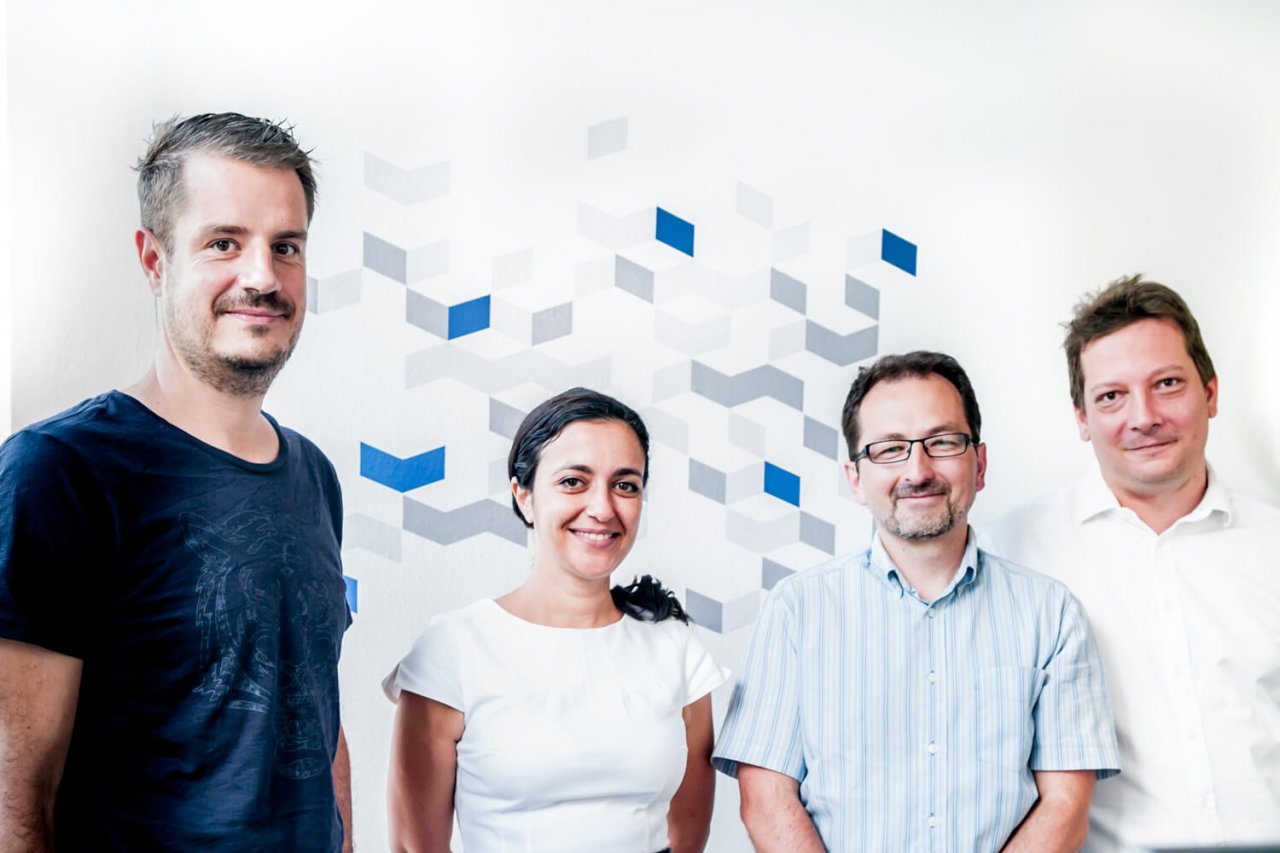 Klaus Oberecker, Gründer und Geschäftsführer von Talk Online Panel und nunmehriger 60-Prozent-Gesellschafter von Data Collect mit Anita Primo, Business Development Manager Talk Online Panel, DataCollect-Geschäftsführer Radek Domansky und Michal Severa, 40-Prozent-Gesellschafter von DataCollect.