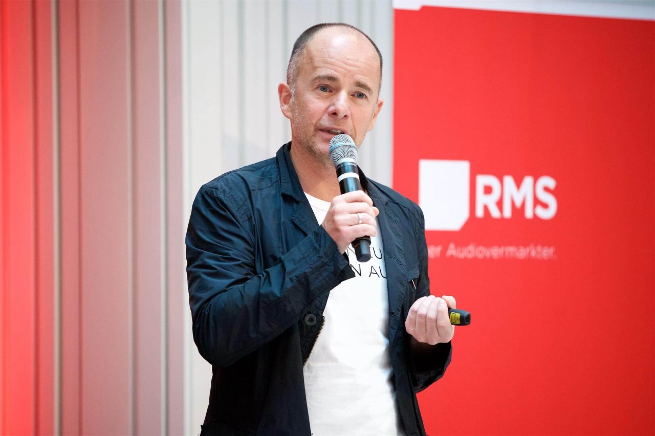 „Voice first“ titelte der Vortrag von Joachim Feher (RMS Austria) im Rahmen der JETZT Voice 2019.