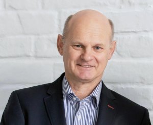 Georg Wiedenhofer, Präsident des Marketing Club Österreich und Präsident der Austrian Marketing Confederation, hat die Digitalisierungsstudie bei der GfK beauftragt: „In der Studienreihe ,Marketing 2020‘, die von der AMC durchgeführt und vom MCÖ erstellt wird, geht es darum, der Marketing-Community valide Daten für ihre tagtägliche Arbeit zur Verfügung zu stellen.“