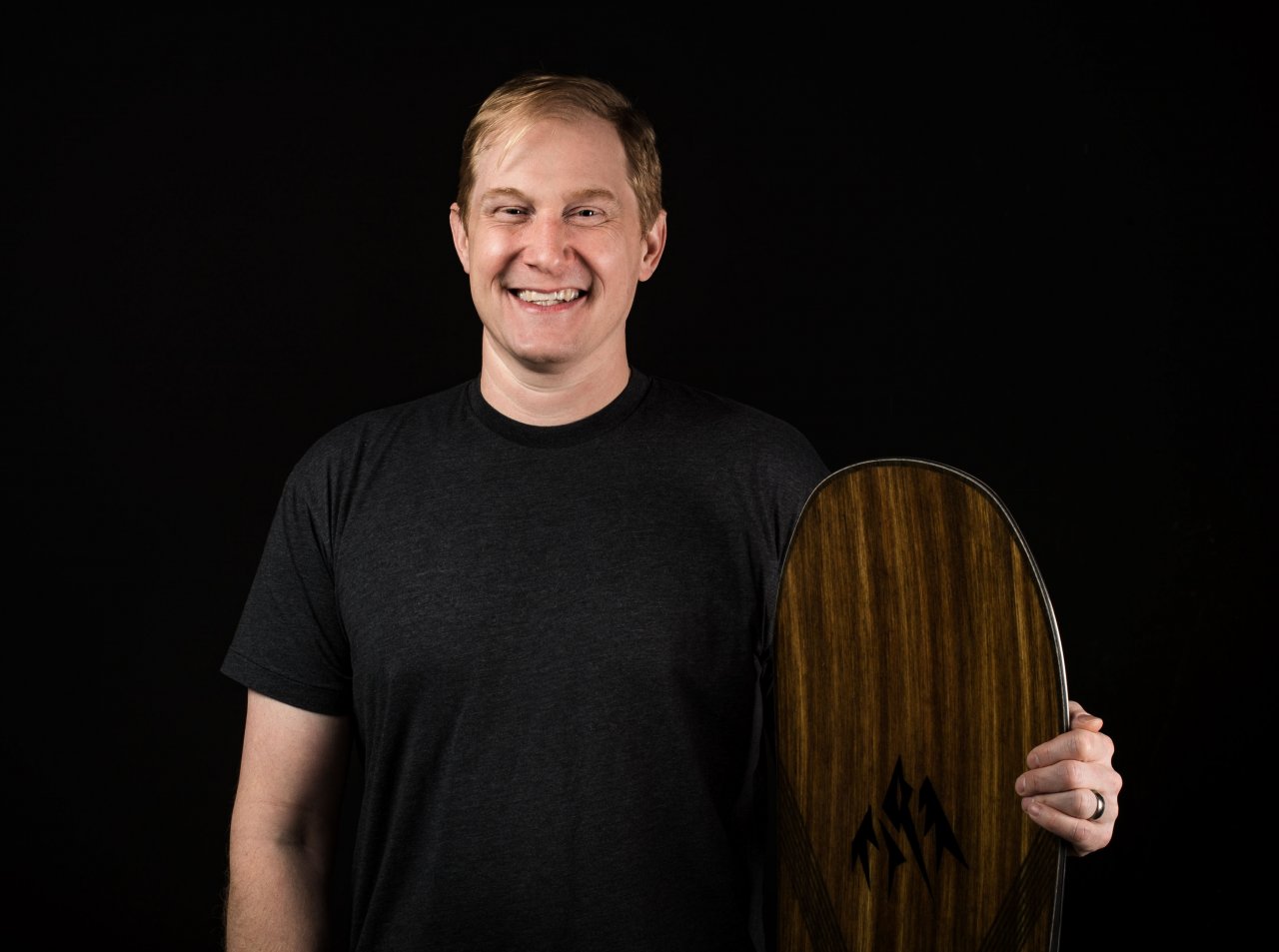 Adam Ellis, Geschäftsführer von Blue Tomato, wurde zum E-Commerce Champion des Jahres in der Kategorie Online-Shops gewählt.