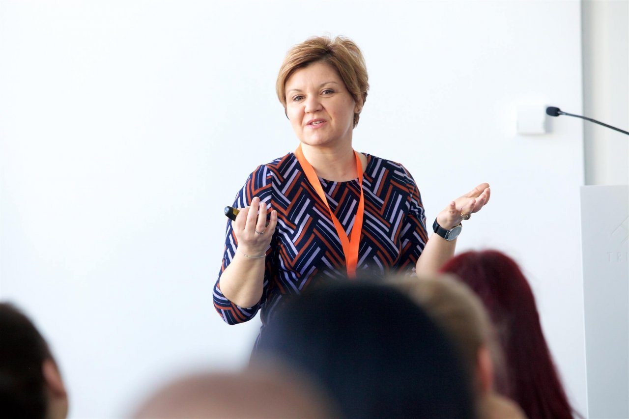 Michaela Foißner-Riegler, Head of Human Resources bei karriere.at, lieferte in ihrem Vortrag am Conference Day der JETZT Recruiting Einblicke in die „(R)Evolution Arbeit“.