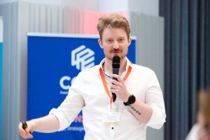 Aaron Diekmann, Online Marketing Consultant bei der Digital-Marketing-Agentur SlopeLift, hielt am Training Day der JETZT Conversion einen Workshop über Feedoptimierung ab.