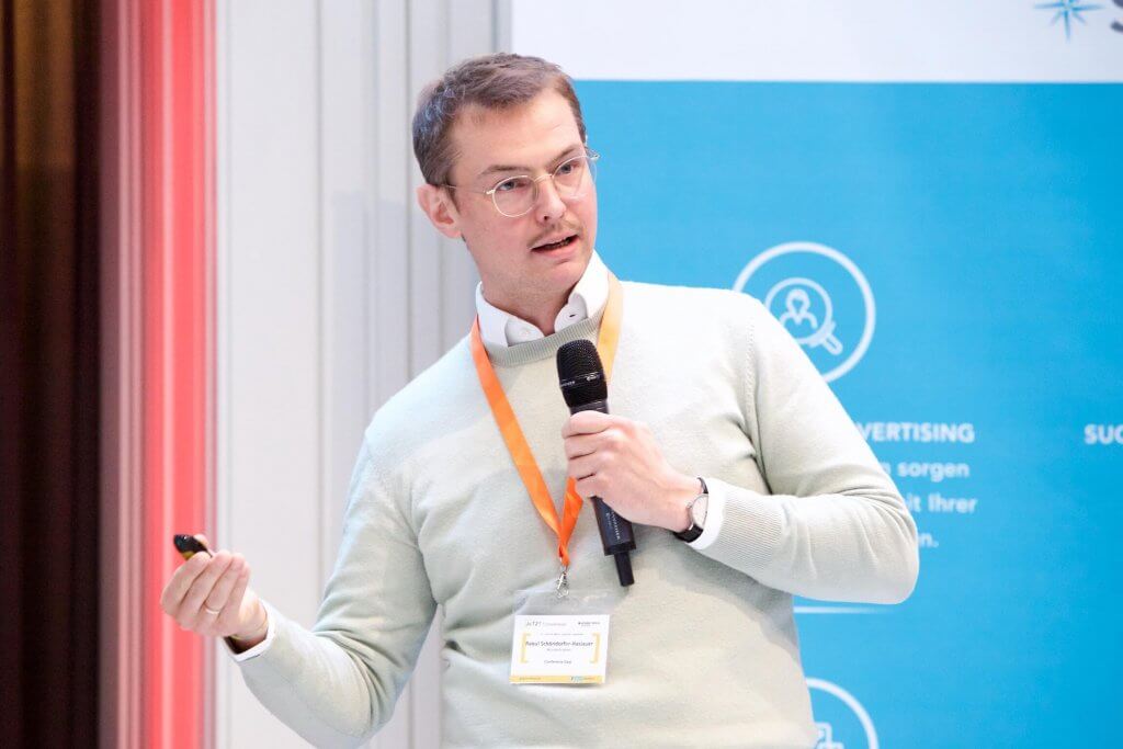 Raoul Schöndorfer-Haslauer, Partner bei der Digital-Marketing-Agentur Wunderknaben Vienna, referierte bei der JETZT Conversion über die oftmals unterschätze Rolle von Social Media-Kommunikation für die Conversion-Optimierung.