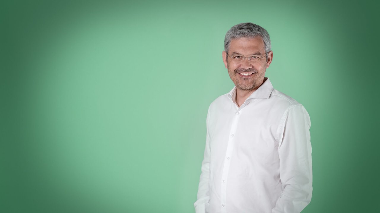 Siegfried Stepke, Founder von e-dialog, hält im Rahmen der JETZT Performance gemeinsam mit Lisa Weichselbaum, Head of Programmatic bei e-dialog, eine Keynote mit dem Titel „Performance spielt im gesamten Funnel und braucht eine (Daten-)Strategie“. 