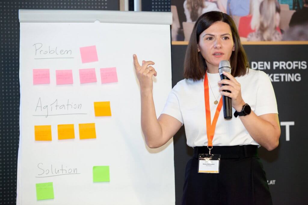 Almina Mahmutovic von AM Marketing hielt am Training Day der JETZT Performance einen Workshop mit dem Titel „Conversion Copywriting – Wie aus Klicks Kunden werden“.