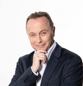 Profiler und Gesichtsleser Christoph Rosenberger von Rosenberger Profiling bringt den Teilnehmern am Training Day der JETZT Recruiting bei, wie man unausgesprochene, stille Einwände in der Mimik und Gestik von Bewerbern erkennen kann.