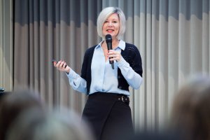 Alexandra Vetrovsky-Brychta, Business Director der Xing-Tochter Onlyfy in Österreich, hielt bei die JETZT Recruiting am 1. und 2. März 2023 in Wien eine Keynote zum Themenfeld „New Hiring – die logische Fortsetzung von New Work“.