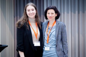 Christine Katzler und Edda Mogel von AboutMedia leiteten am Training Day der JETZT Recruiting einen Workshop über die geeignetsten digitalen Kanäle für Recruiting-Maßnahmen und hielten am Conference Day der JETZT Recruiting eine Keynote mit dem Titel „Nur alte Generationen denken in Generationen“.