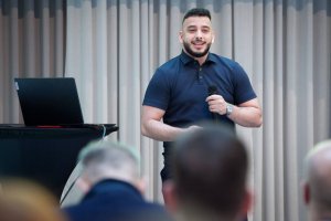 Kinan Alexander Al-Darwisch von httpool thematisierte in seiner Best Practice Keynote „Kreative Recruiting-Kampagnen mit Snapchat und Augmented Reality“ und zeigte auf, wie innovative Kampagnen rasch und unkompliziert erstellt werden können, um sich als Arbeitgeber am Puls der Zeit zu präsentieren.