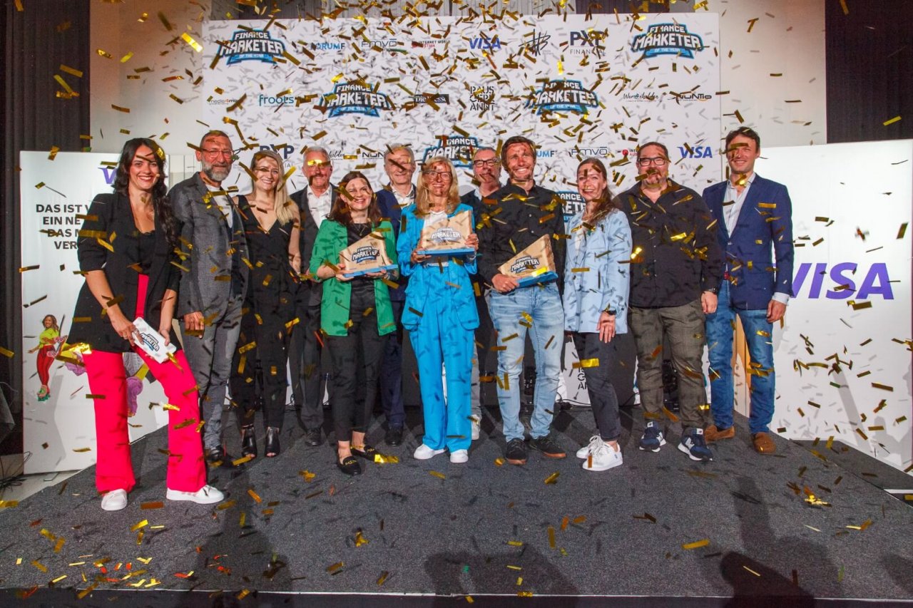 Das Fachportal ForumF würdigte die Finance Marketer of the year 2022 in Kooperation mit dem FMVÖ in vier Kategorien: nämlich „Banken“, „Versicherungen“, „Payment“ und „Innovation“. Weiters wurde ein Jurypreis für Sustainable Finance Marketing vergeben. Die Veranstalter sowie Sponsoren und Partner freuen sich mit den Finance Marketers of the year 2022.