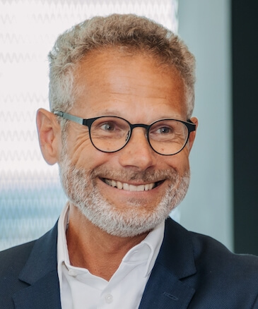 Wolfgang Soritsch, Strategic Account Executive bei Salesforce wird beim CRM-Summit 2023 in Wien aufzeigen, wie Unternehmen die Vernetzung mit Ihren Kund:innen, Partner:innen und Mitarbeiter:innen effizienter gestalten können.