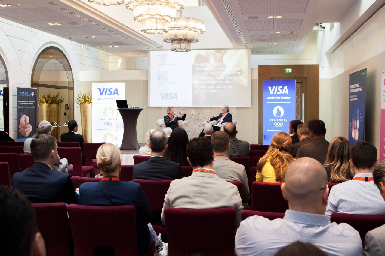 Bei der ForumF Konferenz „Finance Marketing Benchmark 2023: Transformation, Disruption, Innovation“ mit 20 Top-Speakern drehte sich am 26. September 2023 im Hotel Kempinski Palais Hansen in Wien alles um Themen wie Künstliche Intelligenz, Metaverse, Innovationskultur, Digitale Transformation, disruptiven Produktwelten und kreative Werbestrategien.