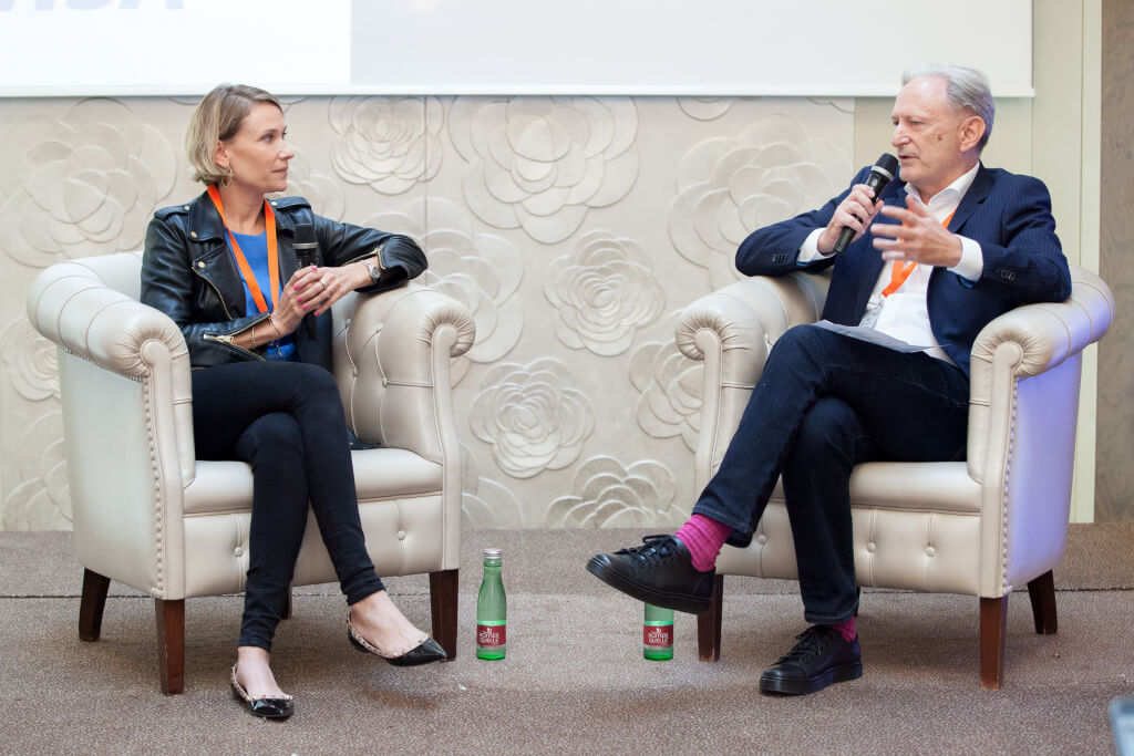 Visa-Austria-Country Managerin Stefanie Ahammer erläuterte im Rahmen eines Fireside Chat mit ForumF-Gründer Peter Neubauer unter anderem, warum sich Visa bei den Olympischen Spielen engagiert und was das mit Bankpartnern und dem Endkonsumenten zu tun hat.
