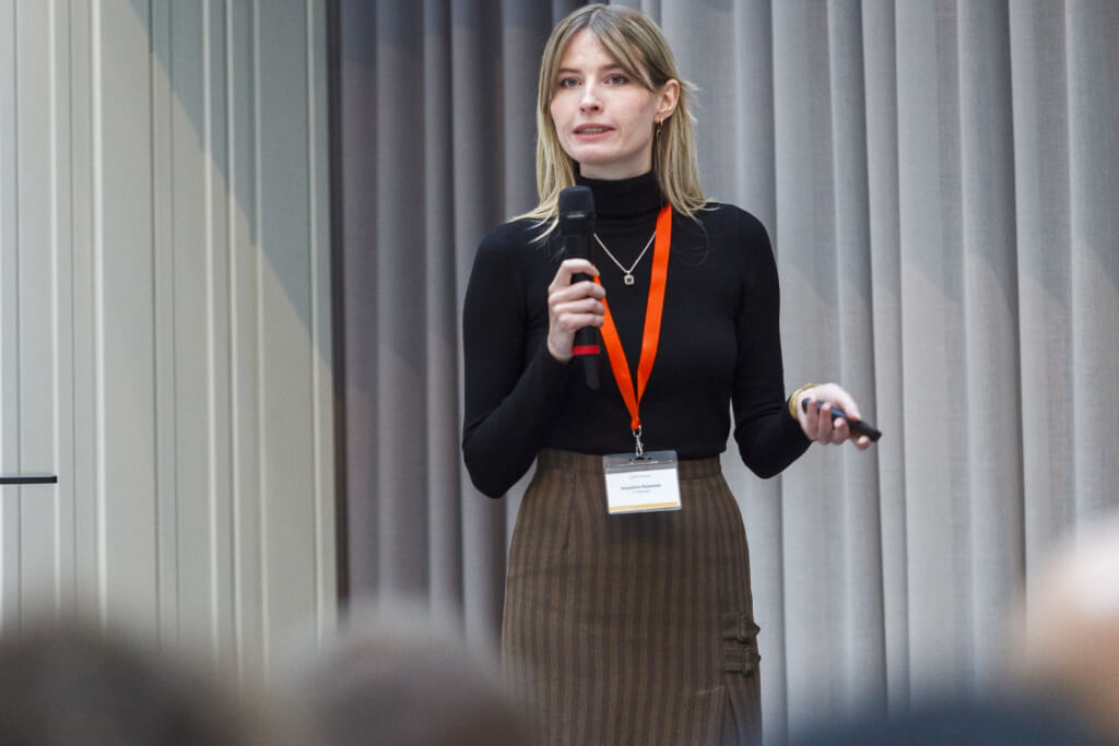 Anastasia Nazarova (IP) führte in ihrem Vortrag bei der JETZT Shoppingn in Wien in die Welt des Live Shoppings ein.