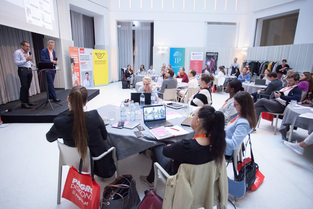 Full House am Training Day der JETZT Shopping am 11. Oktober 2023 in Wien: In vier jeweils 90-minütigen Workshops erarbeiteten die Teilnehmer spannende Inhalte zu den aktuellen Trendthemen im E-Commerce.