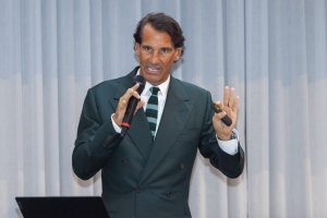 Thomas Schwabl, Gründer des Marktforschungsinstituts marketagent.com, referierte  bei der JETZT Shopping über „Online-Rezensionen: Die Macht der Sterne“.