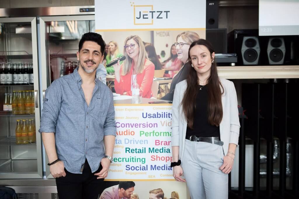 Im zweiten Workshop des JETZT KI Bootcamp am 27. Februar 2024 in Wien von Lisa Sitzwohl und Ramin Yazdanpanah – beide MMCAGENTUR – drehte sich alles um die Content-Erstellung mithilfe unterschiedlicher KI-Tools.
