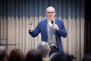 Nikolai Scheurecker, Geschäftsführer des jö bonus Club, hielt bei der JETZT E-Mail am 30. und 31. Jänner 2024 in Wien die Opening Keynote über die gewichtige Rolle von E-Mail-Marketing beim jö Bonus Club.