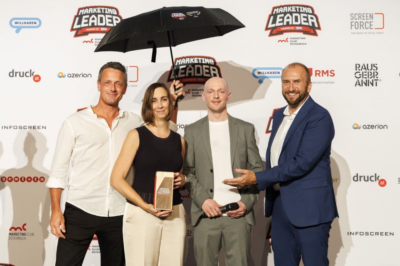 Barbara Klinser-Kammerzelt, Vice President Brand & MarCom Magenta Telekom (mit Trophäe), wurde zum Marketing Leader of the year 2024 in der Kategorie Finanzen & Telekommunikation gewählt. Jochen Schneeberger vom Bewerbssponsor willhaben, Michael Aistleitner vom Kategoriesponsor Goldbach Austria – an Azerion Company, und Marketing-Club-Österreich-Präsident Andreas Ladich gratulieren.
