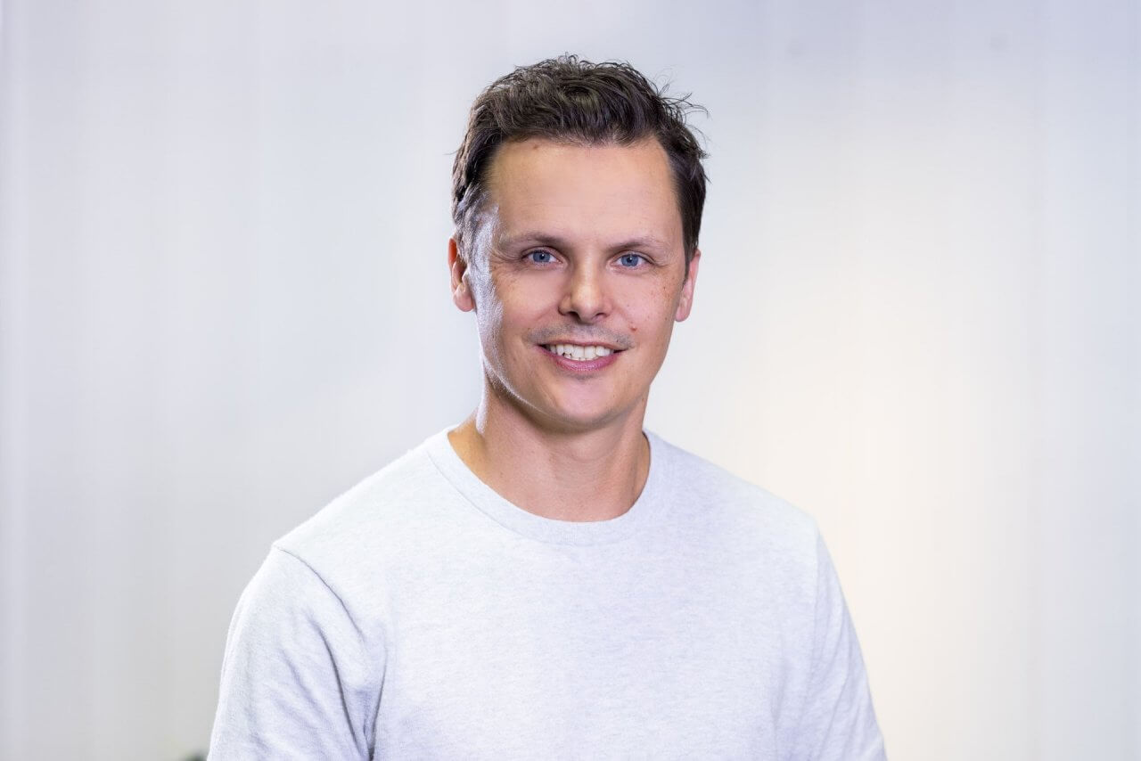 John Oakley, Country Marketing Manager von IKEA Österreich, hält bei der JETZT Branding Mitte November 2025 in Wien die Opening Keynote am Conference Day. In selbiger zeigt Oakley auf, wie Marken mit kulturellen Momenten Emotionen wecken, Communities inspirieren und Engagement schaffen – und warum Cultural Marketing heute der Schlüssel für Relevanz und Markenliebe ist.