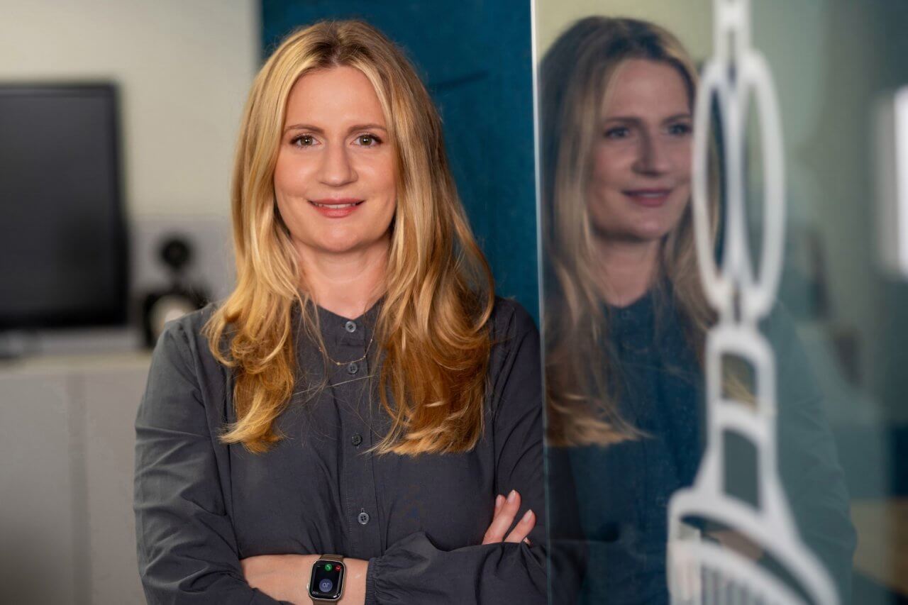 Karina Wundsam, Geschäftsstellenleiterin austria.com/plus, hat für die JETZT Branding Mitte November 2025 in Wien einen Workshop mit dem Titel „Von Engagement zu Attention High-Impact Ads in der Praxis“ vorbereitet.