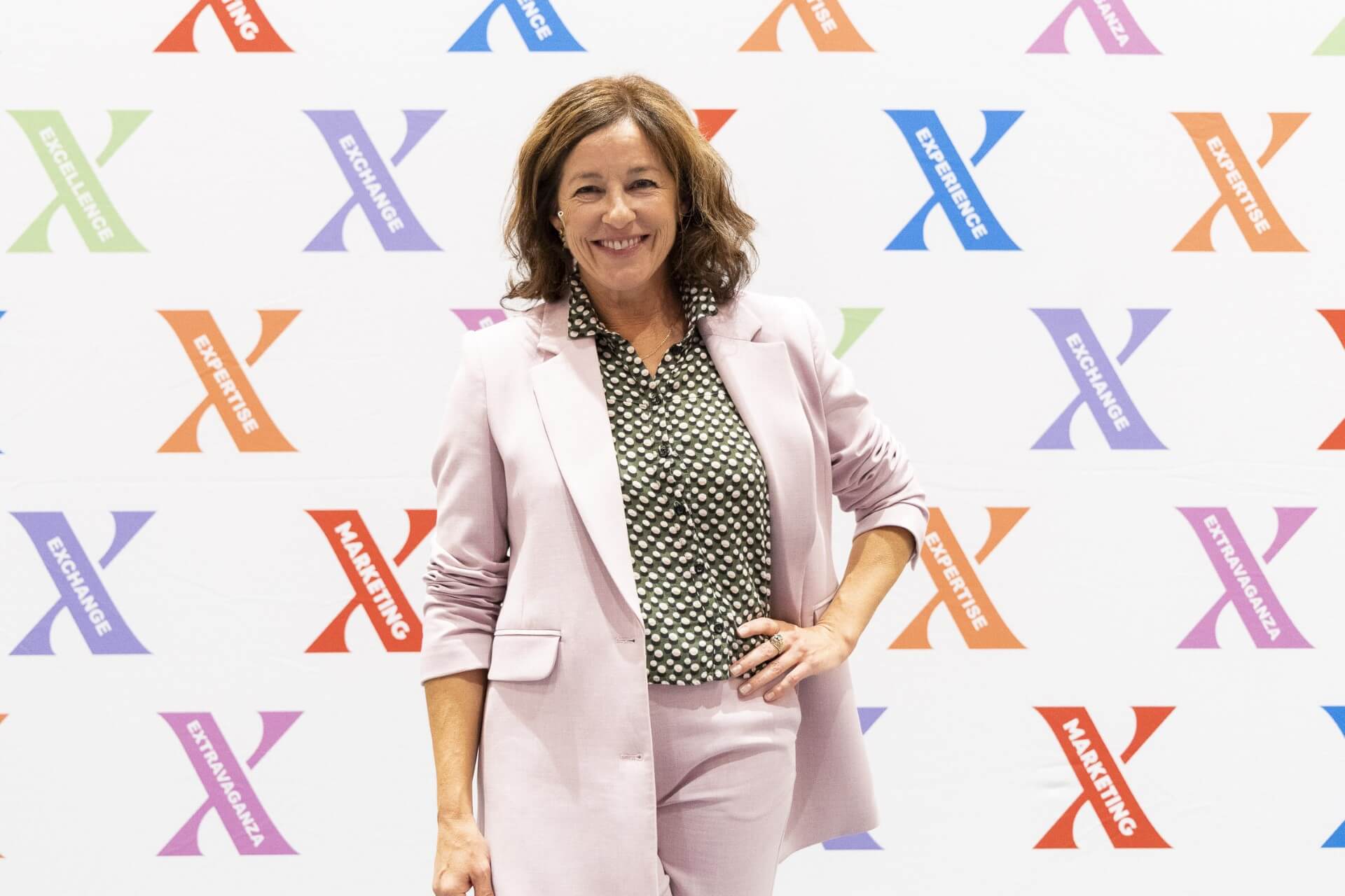 Die bekannte TV-Schauspielerin Julia Cencig („SOKO Kitzbühel“) nahm sich in ihrer Keynote bei der MARKETING X in Wien dem Thema „Innere Vorlieben – welche unterbewussten Bias uns steuern und Sexismus in der Werbung – von Kampf zu Kooperation“ an.