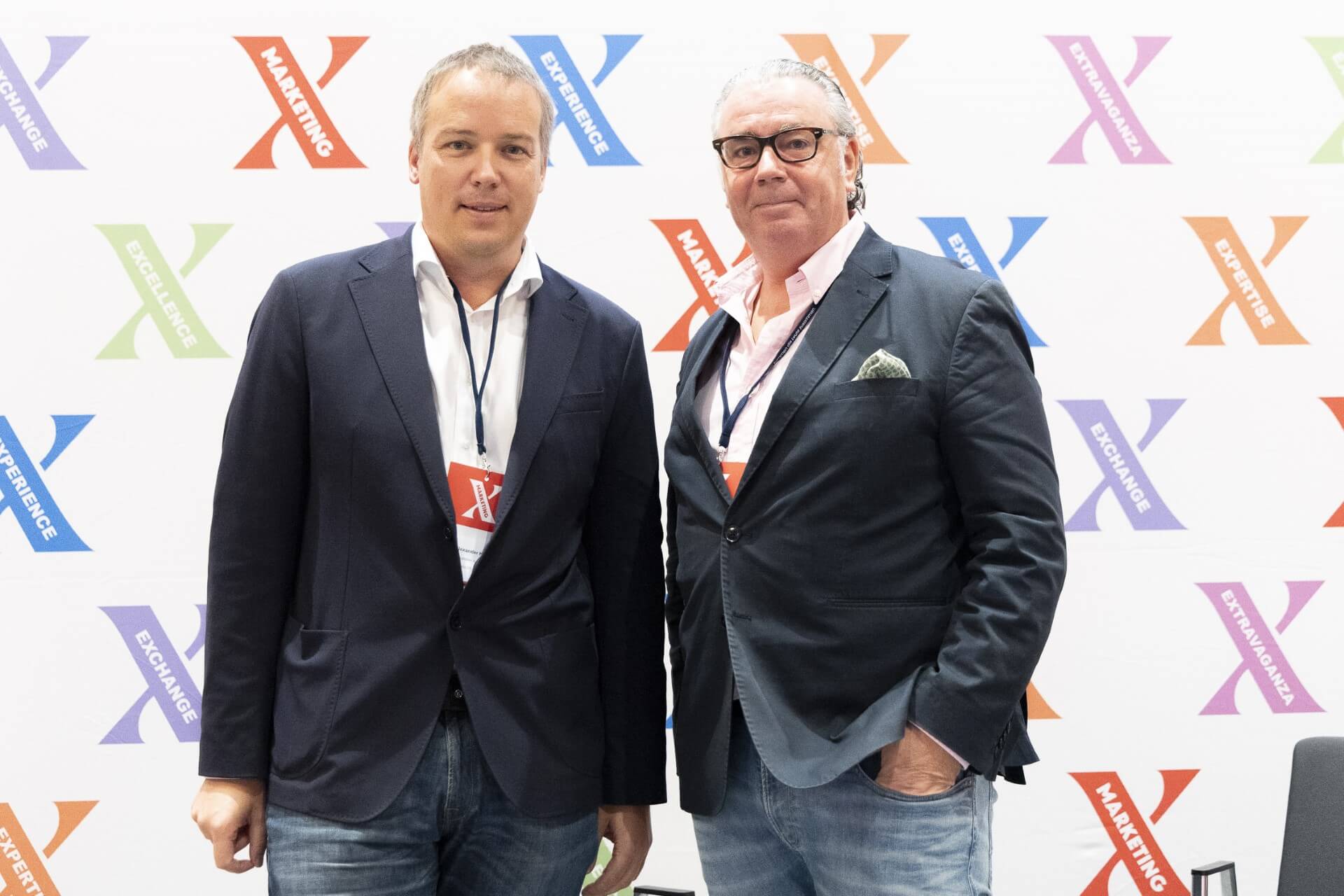 Alexander Köck, Produktionsleiter und Prokurist Gmundner Keramik, schilderte bei der MARKETING X in Wien in einem Live-Interview mit MARKETING-X-Erfinder Maximilian Mondel, was es mit einer öffentlichkeitswirksamen Kooperation von Gmundner Keramik mit der weltberühmten Kunstikone Ai Weiwei aus China auf sich hat.