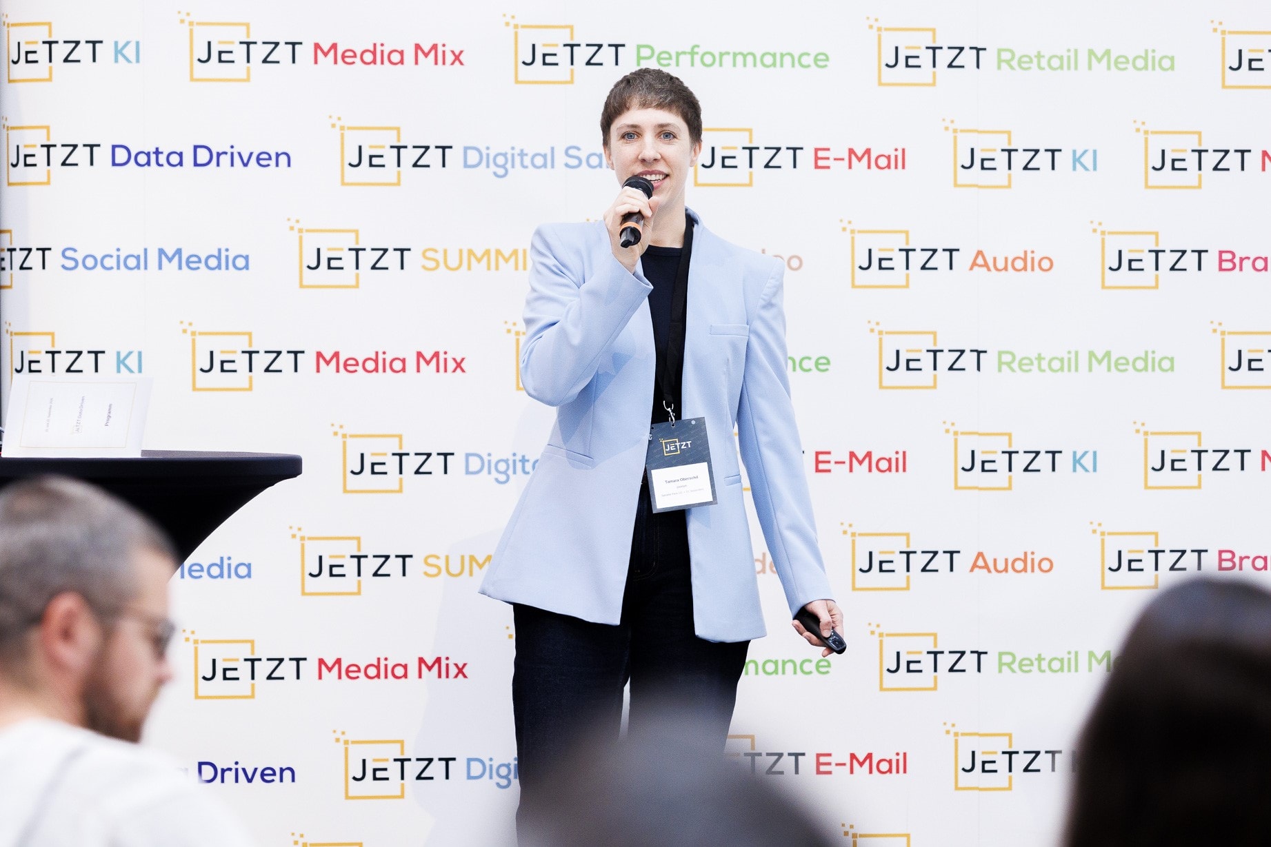 Tamara Oberschil, Senior Digital Consultant und Digital Analytics-Expertin, hielt bei der JETZT Data Driven am 22. und 23. September 2026 in Wien einen „Praxis-Workshop für datenbasierte Channel-Bewertung und Budget-Optimierung im Hinblick auf GA4 Cross-Channel Budgeting“.